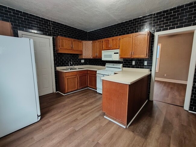 Building Photo - Ask about our Rent to own option