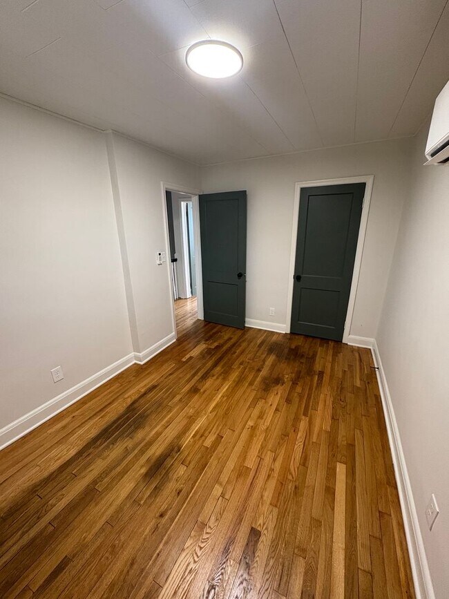 Building Photo - 4400 Asbury Ave