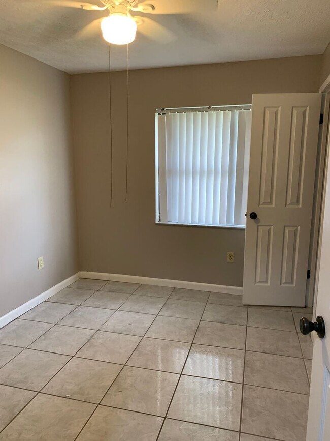 Building Photo - Charming 3 bedroom/1.5 bath Fenced Home in St.Cloud