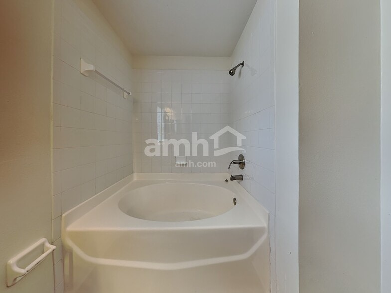 Building Photo - 30547 Midtown Ct
