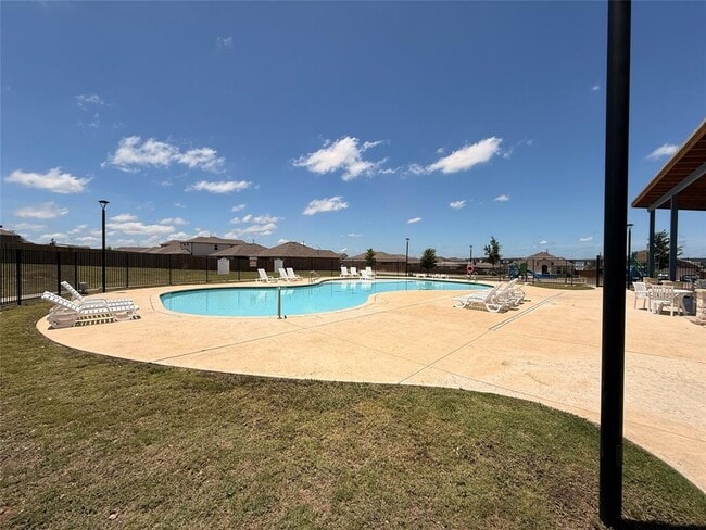 Building Photo - 205 Bethpage Dr