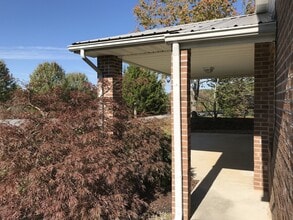 Building Photo - 3 bedroom close to Interstate in Kodak! On...