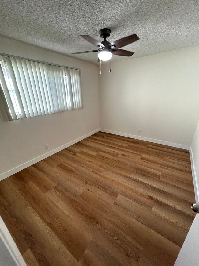 Building Photo - Spacious 4-Bed, 2-Bath Home with a Large Backyard in Prime West Hills!