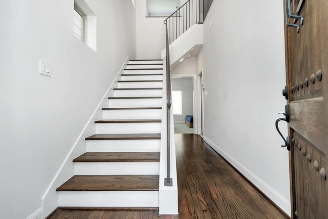 Building Photo - 1221 Bonner St