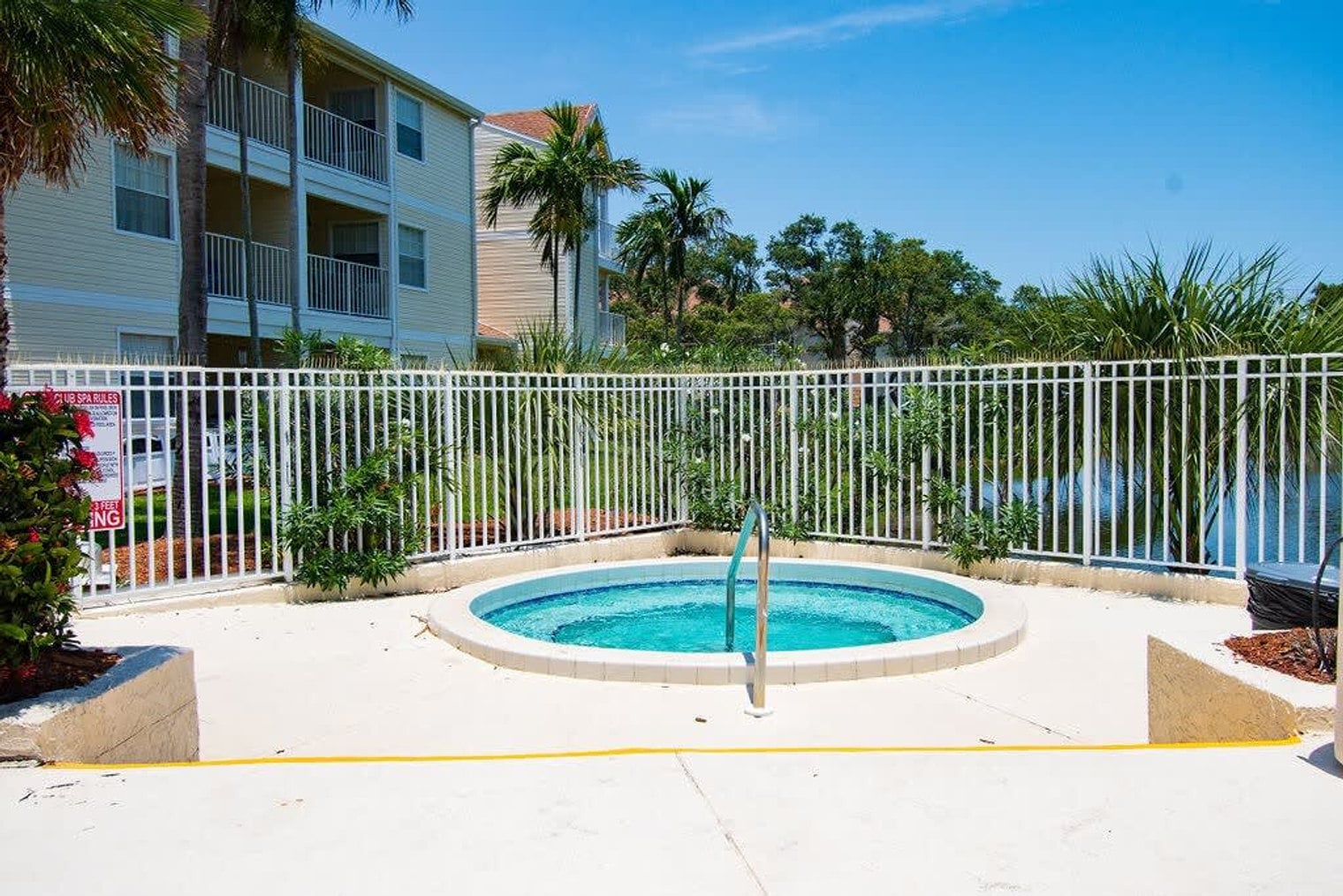 Building Photo - 1999 Island Club Dr