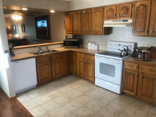 Building Photo - 101 S Rock Rd