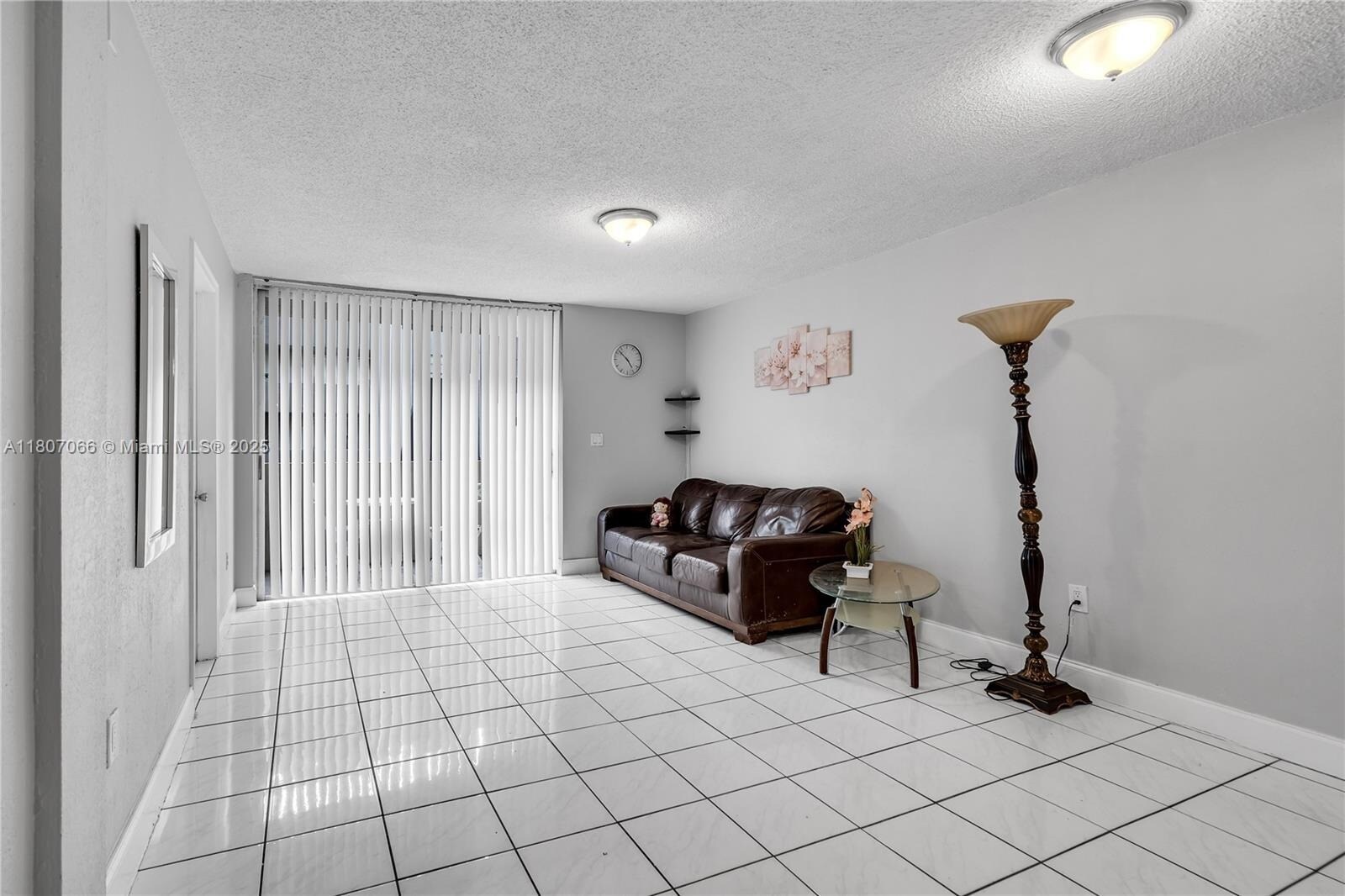 Building Photo - 10000 NW 80th Ct