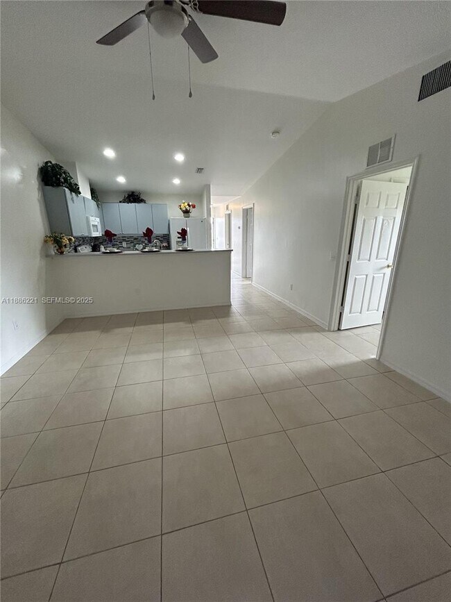 Building Photo - 2422 Vernon Ave S