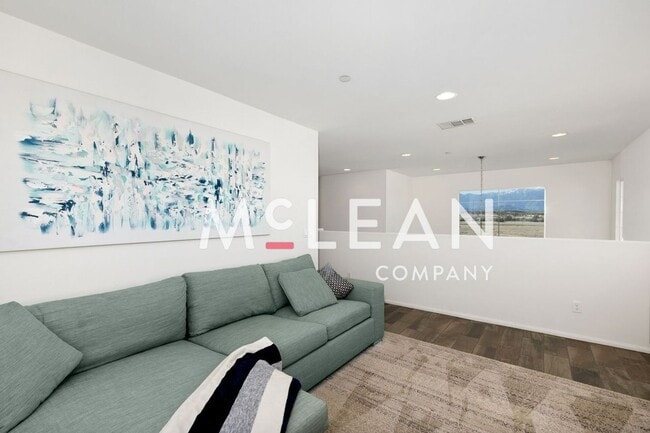 Building Photo - Gorgeous 2-Story 4-Bedroom Home with Loft ...