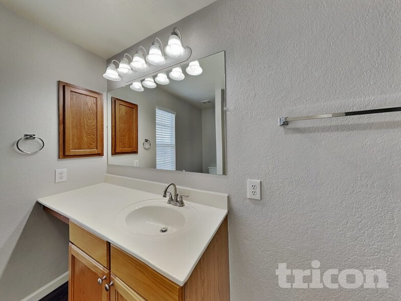 Building Photo - 9939 Amber Breeze