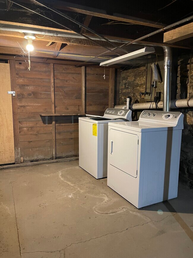 Building Photo - 618 East St