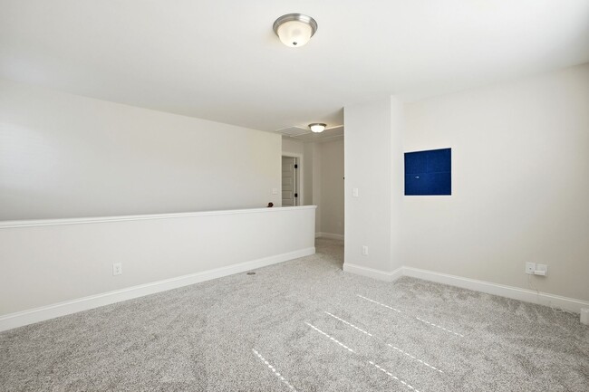 Building Photo - Stunning Home with Main-Level Bedroom, Gourmet Kitchen