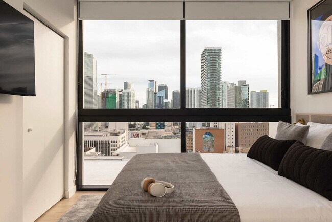 Building Photo - 225 N Miami Ave