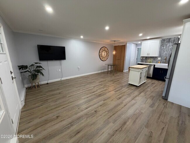 Building Photo - 533E Dartmoor Ct