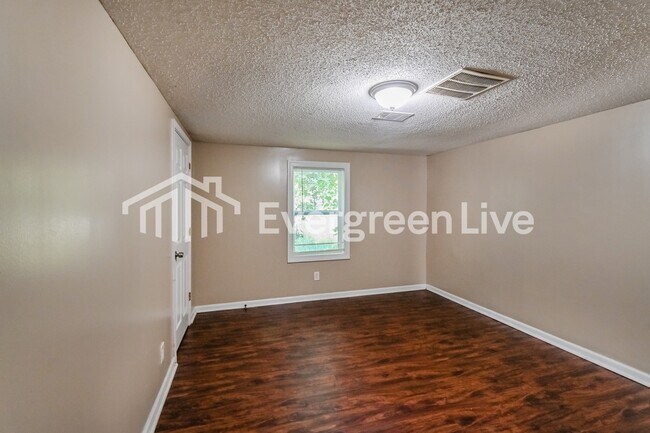 Building Photo - 375 George Rd