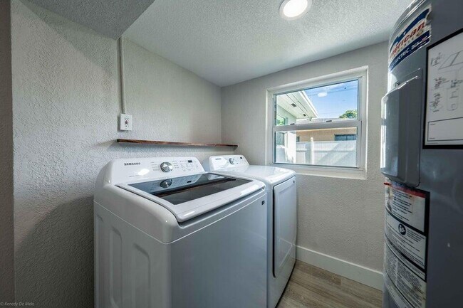 Building Photo - 1405 NW 7th Terrace