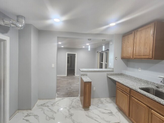 Building Photo - 10730 S Lafayette Ave