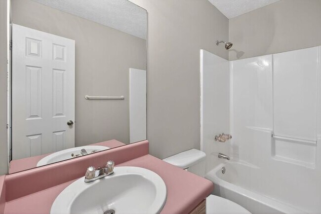 Building Photo - 3 bedroom Ranch with partially finished basement