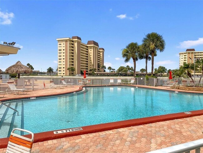 Building Photo - 4550 Cove Cir