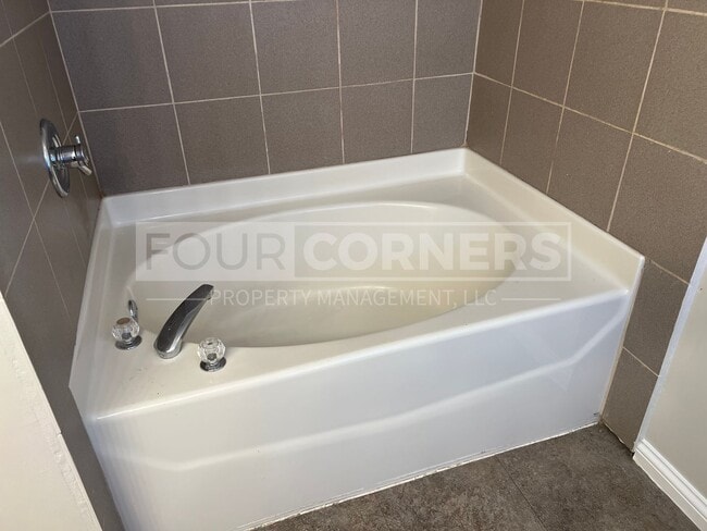 Building Photo - Beautiful 3 Bedroom 2 Bath House