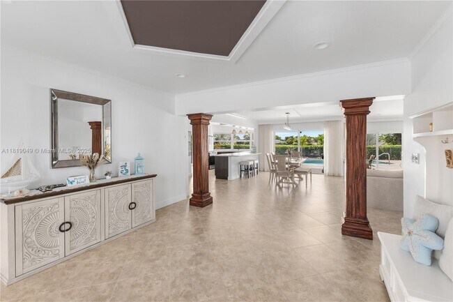 Building Photo - 4902 N Travelers Palm Ln
