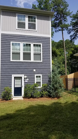 Building Photo - Room in Townhome on Sharonbrook Dr