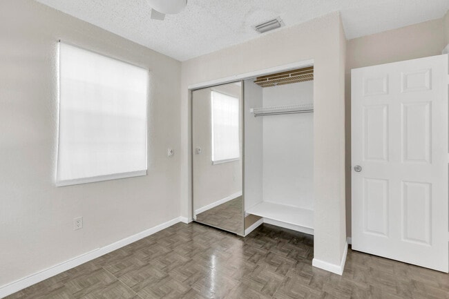 Building Photo - 261 NE 42nd St