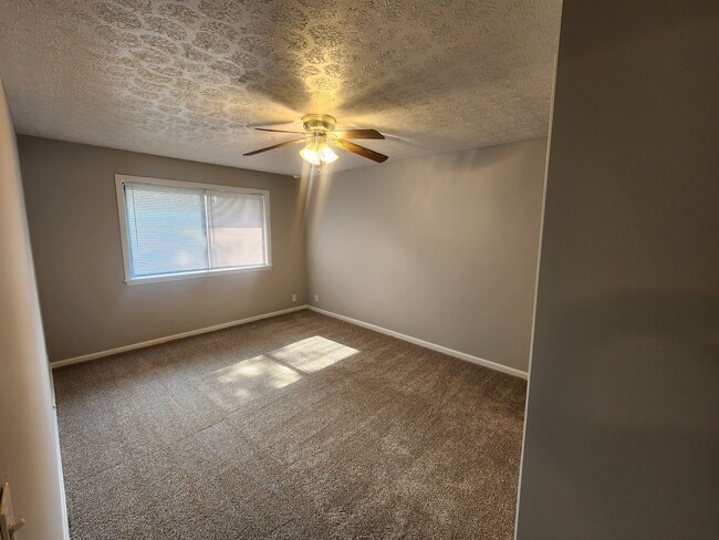 Building Photo - Beautiful 2 bedroom 1 bath 2nd floor condo...