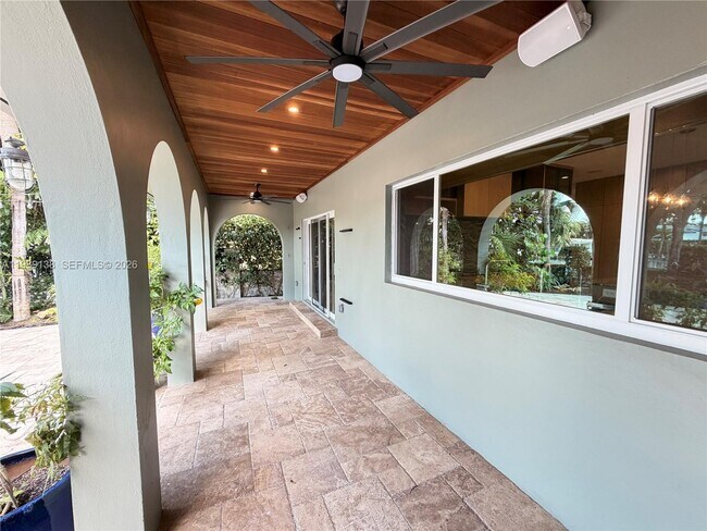 Building Photo - 3200 NE 165th St