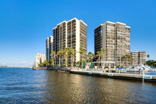 Building Photo - Pointe Royale