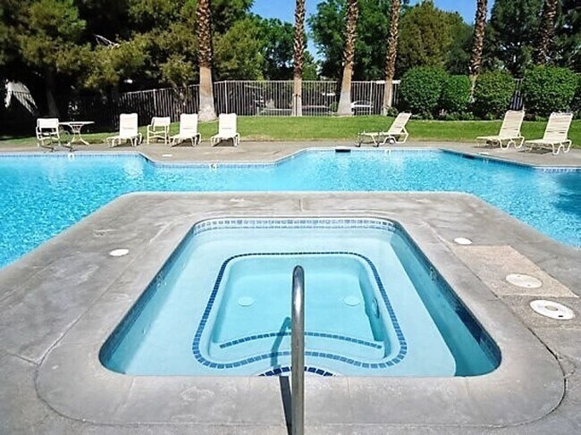 Building Photo - **Charming Unfurnished Condo in Palm Sprin...