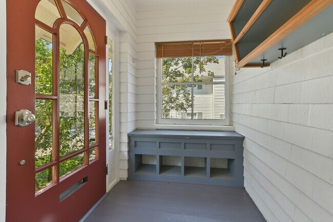 Building Photo - 25 Primrose St