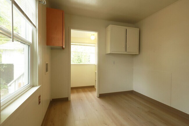 Building Photo - 2069 Holly St