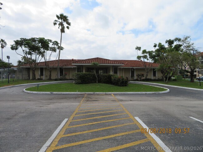 Building Photo - 4164 Inverrary Blvd