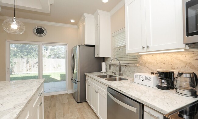 Building Photo - 3535 Mt Pleasant St