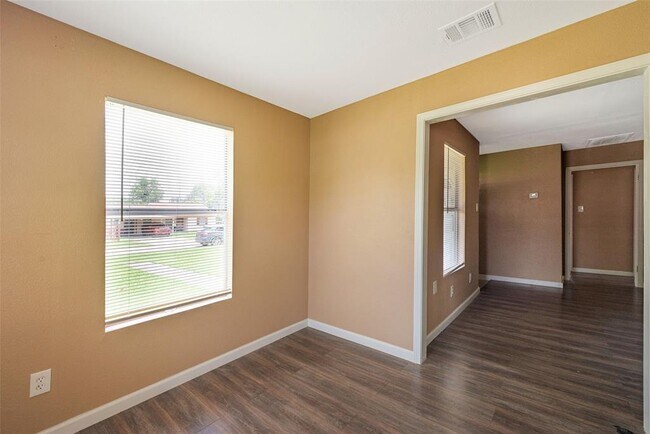 Building Photo - 202 Norview Dr