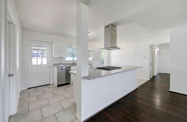 Building Photo - 2534 Roy Cir