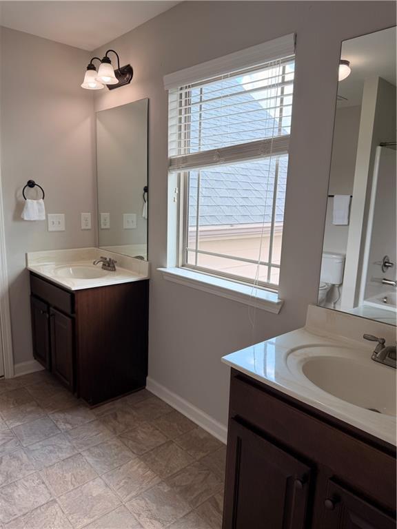 Building Photo - 559 Madison Park