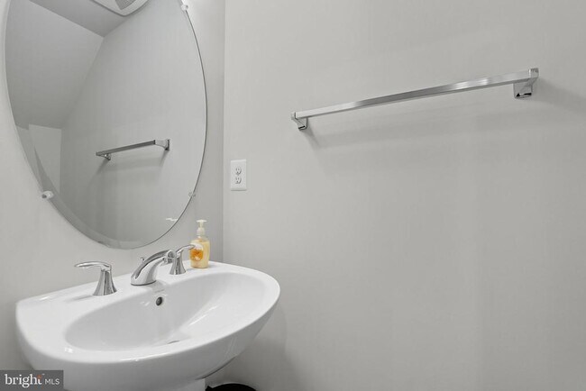 Building Photo - 707 Thomas Ln