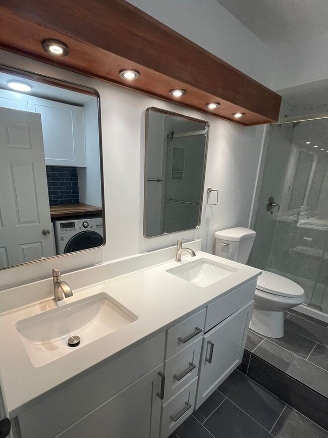 Building Photo - 1119 E McMillan St