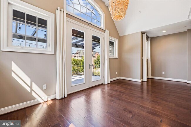 Building Photo - 448 Salk Cir