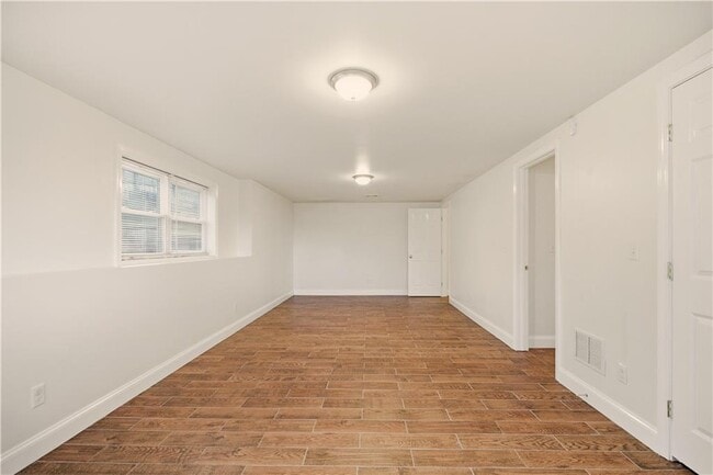 Building Photo - 37 Thayer St