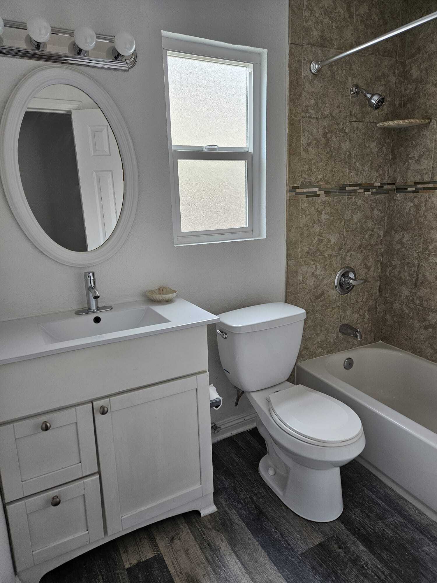 Bathroom - 3172 Farnsworth Ave