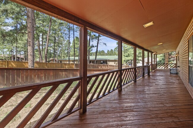 Building Photo - 103 E Miller Ct