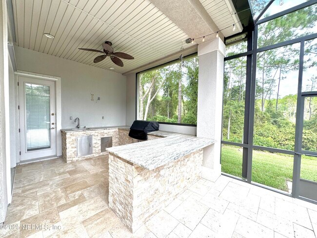 Building Photo - 642 Port Charlotte Dr