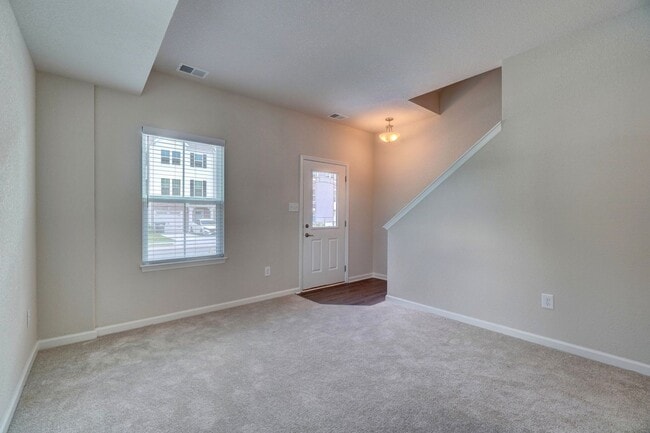 Building Photo - 2 bedroom townhome in Portsmouth