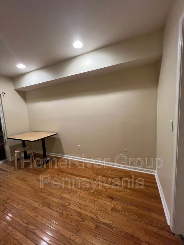 Building Photo - 3856 Fairmount Ave