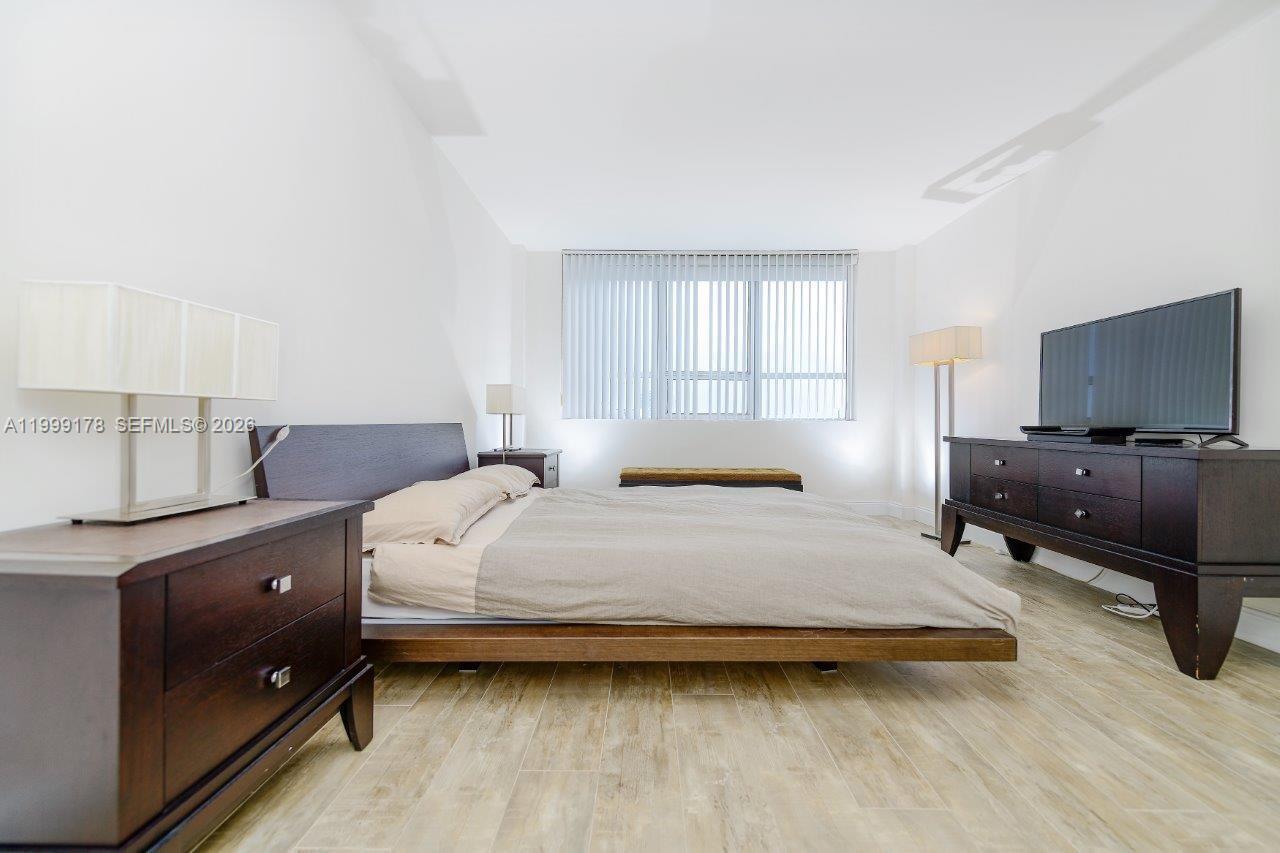 Building Photo - 1500 Bay Dr