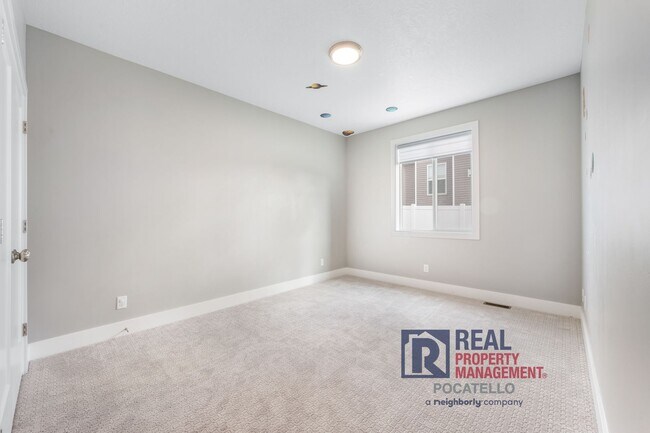 Building Photo - MOVE IN SPECIAL - Beautiful Brand New 6 be...