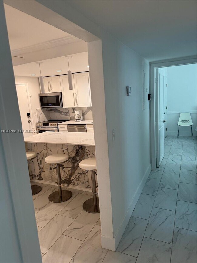 Building Photo - 300 Sunrise Dr